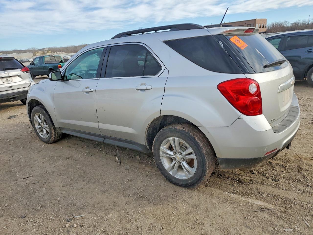 2015 CHEVROLET EQUINOX LT photo 2