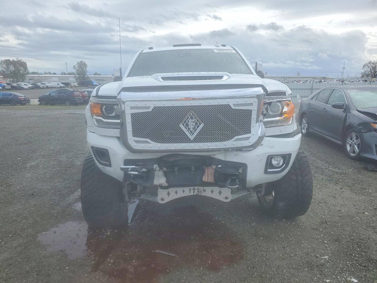 2017 GMC SIERRA K2500 DENALI photo 9