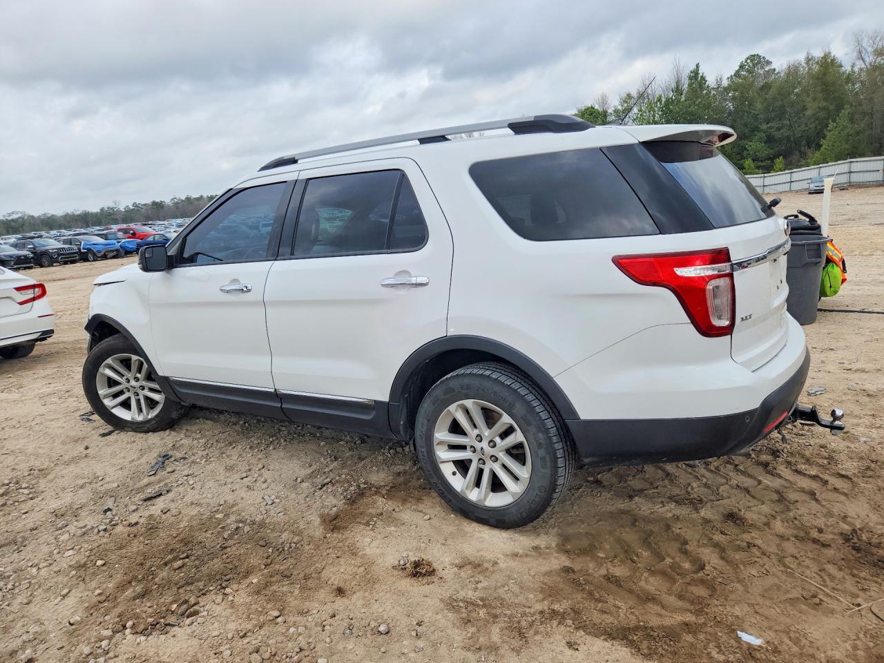 2013 FORD EXPLORER XLT photo 3