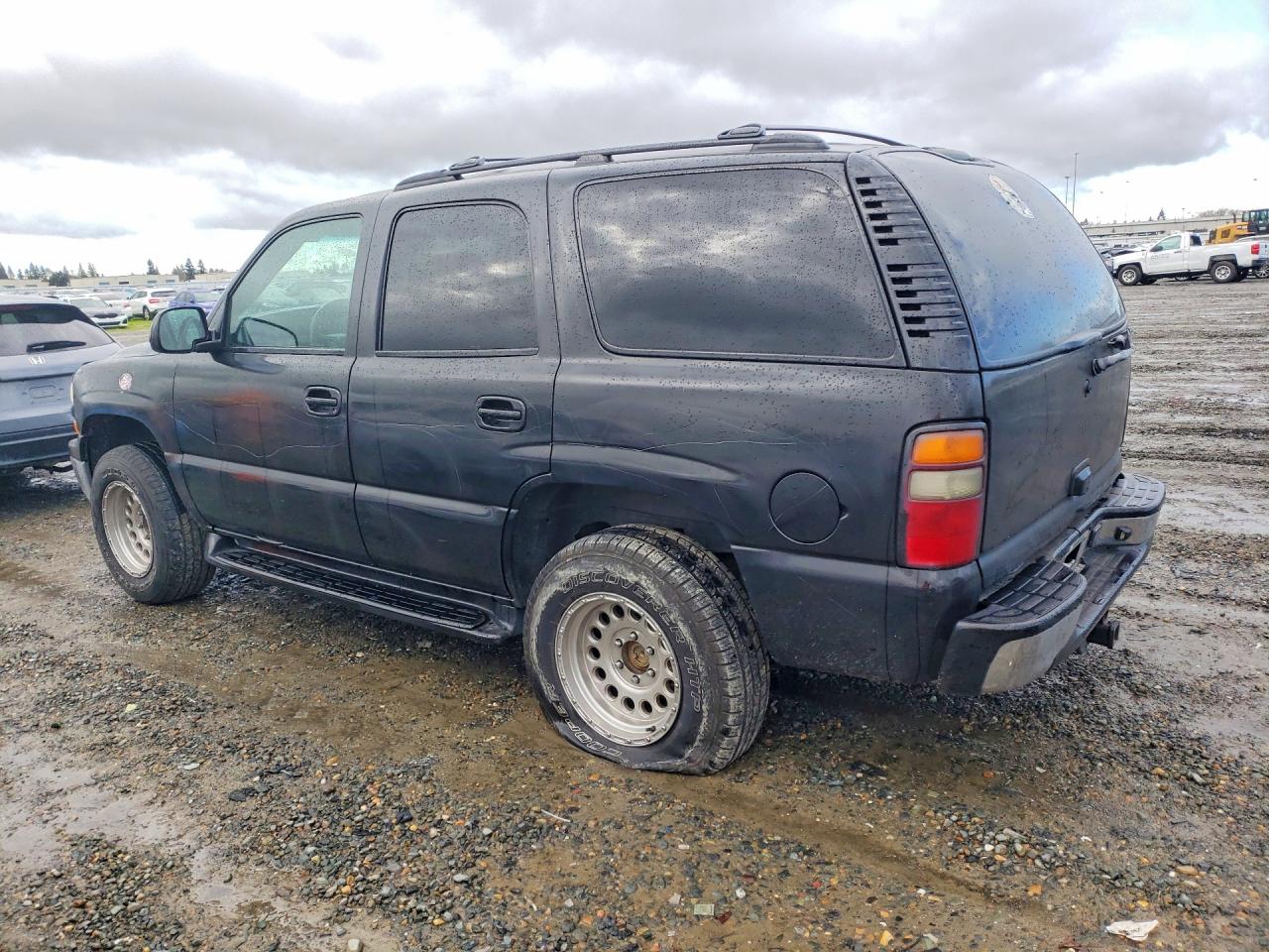 2001 CHEVROLET TAHOE C1500 photo 2