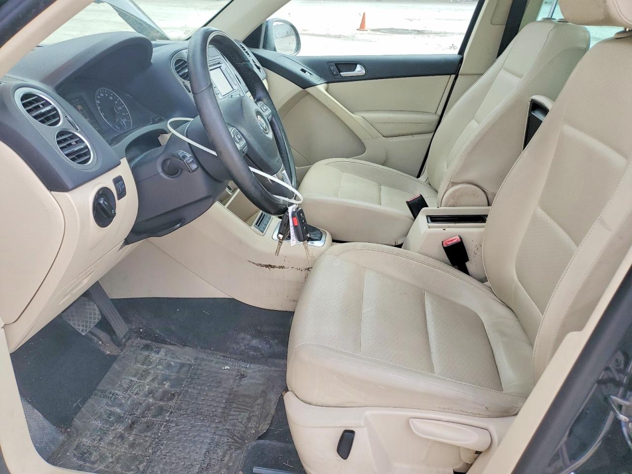 2011 VOLKSWAGEN TIGUAN S photo 13