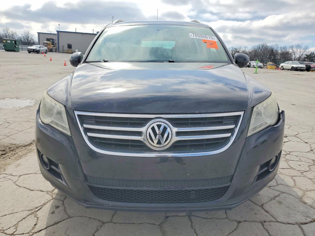 2011 VOLKSWAGEN TIGUAN S photo 9