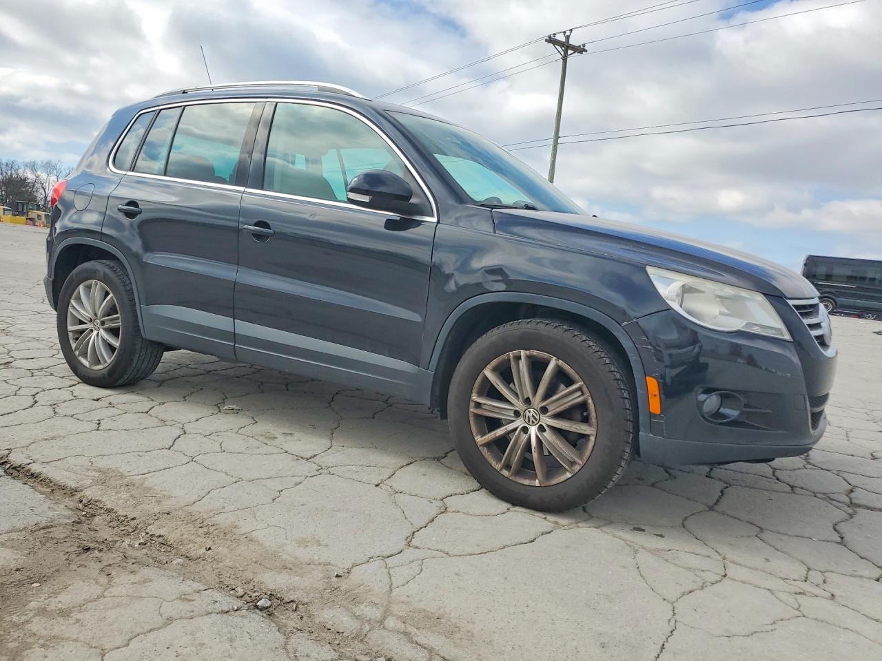 2011 VOLKSWAGEN TIGUAN S photo 7
