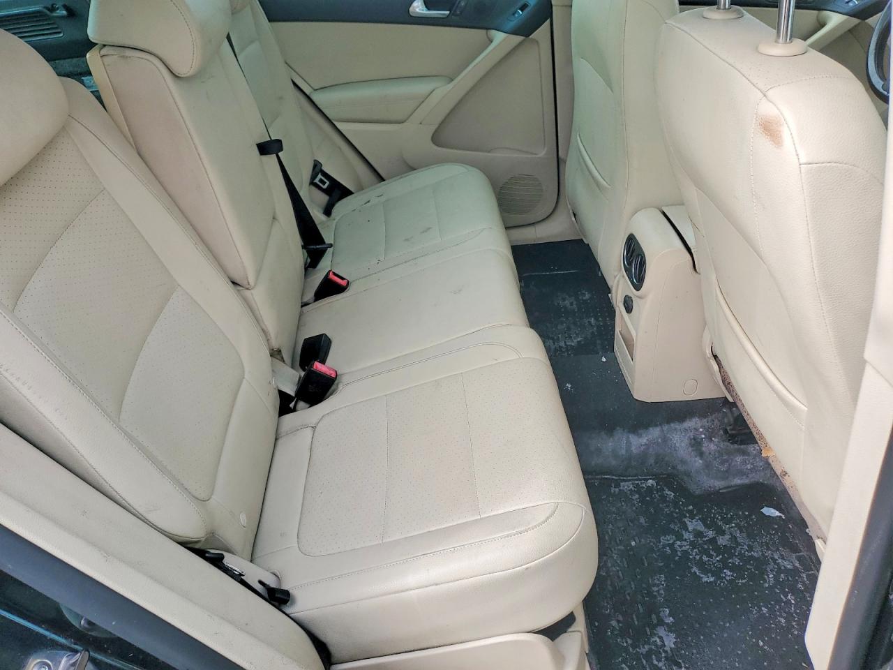 2011 VOLKSWAGEN TIGUAN S photo 21