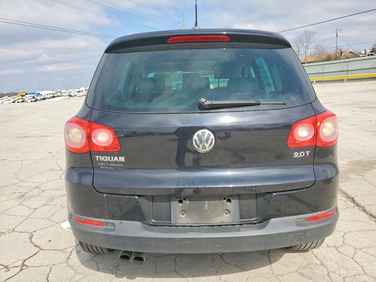 2011 VOLKSWAGEN TIGUAN S photo 11