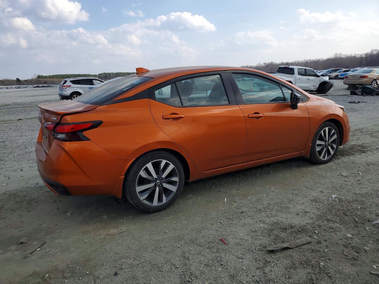 2021 NISSAN VERSA SR photo 3