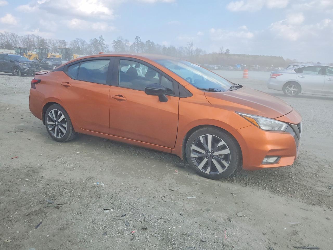 2021 NISSAN VERSA SR photo 4