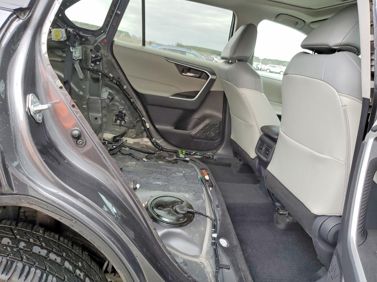 2022 TOYOTA RAV4 XLE PREMIUM photo 10