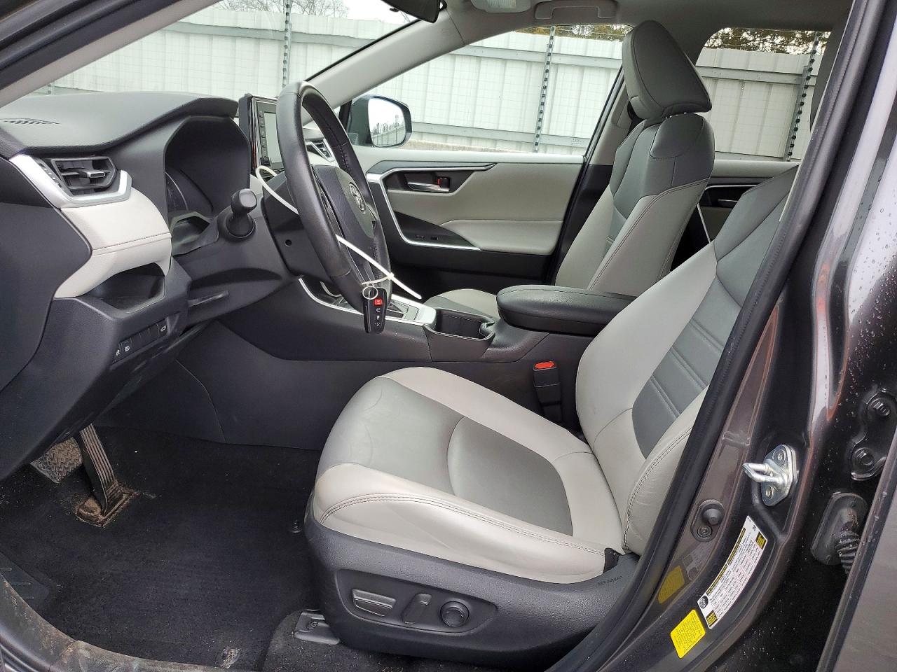 2022 TOYOTA RAV4 XLE PREMIUM photo 7