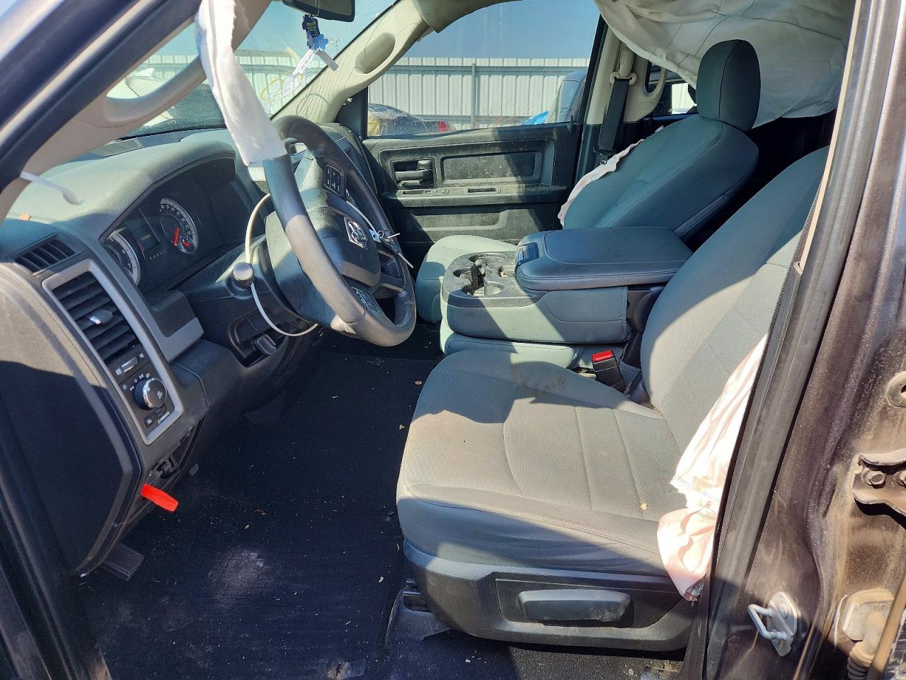 2016 RAM 1500 ST photo 13