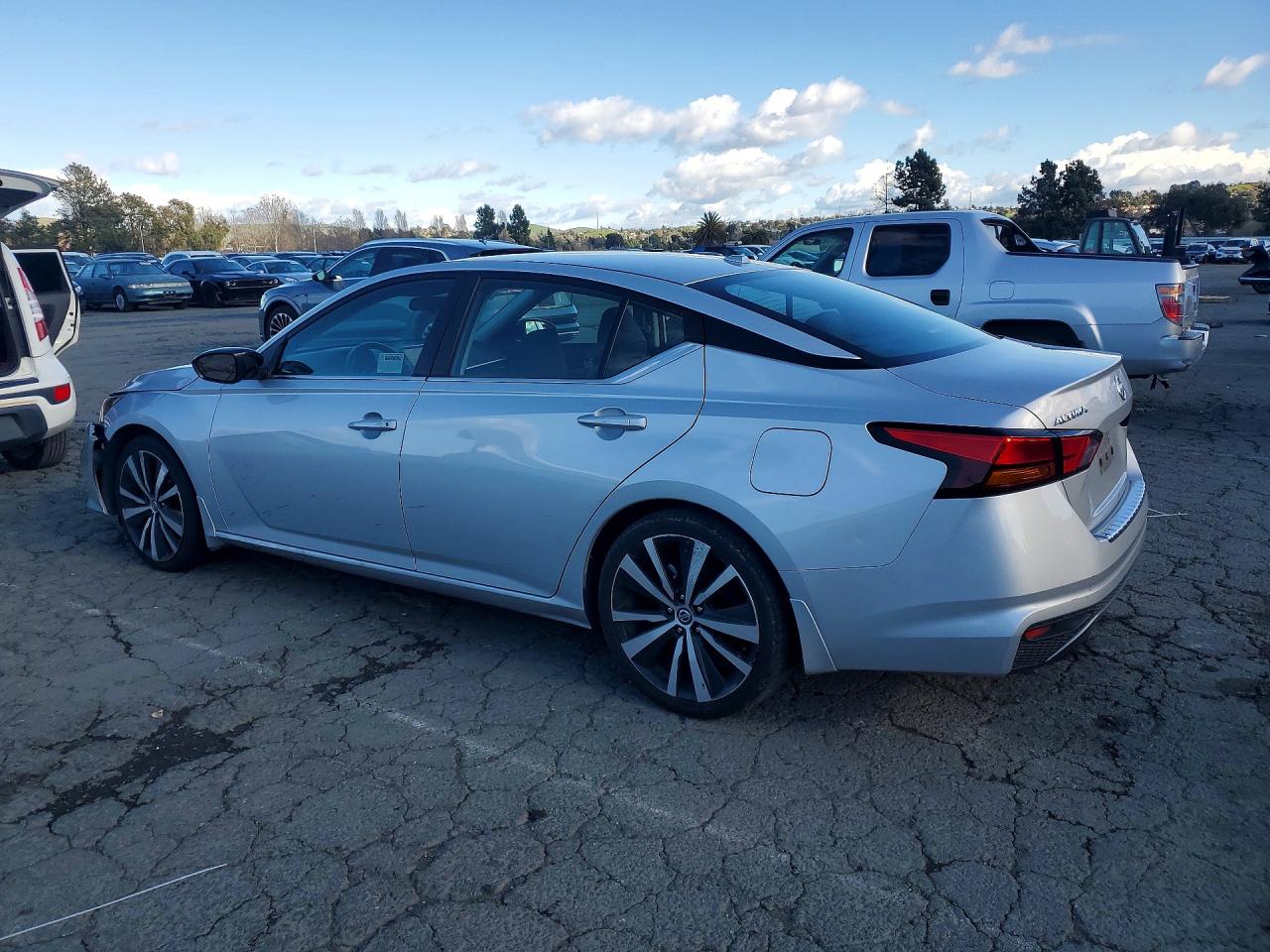 2019 NISSAN ALTIMA SR photo 4