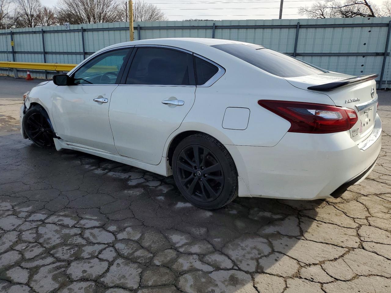 2017 NISSAN ALTIMA 2.5 SR photo 4