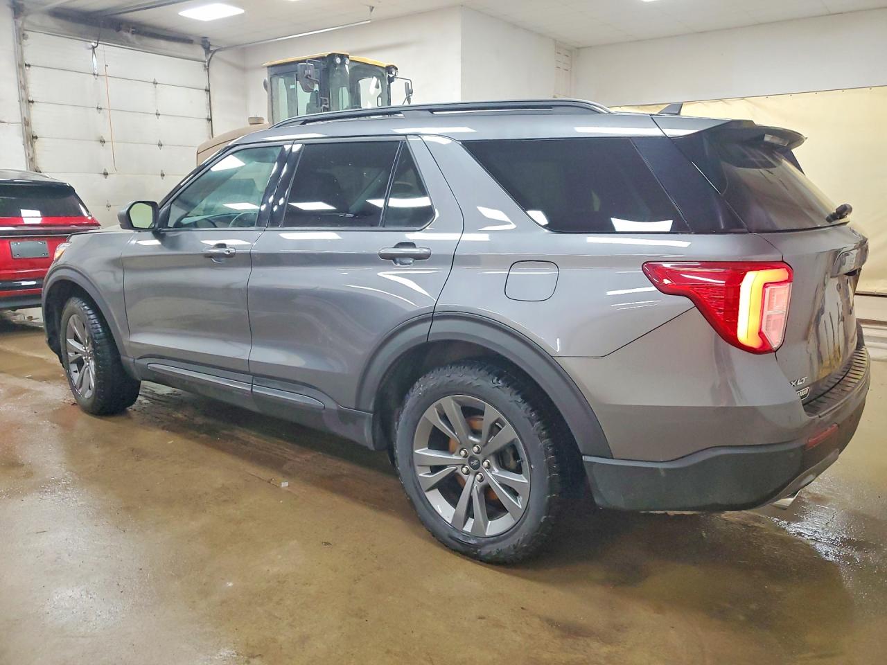 2021 FORD EXPLORER XLT photo 3