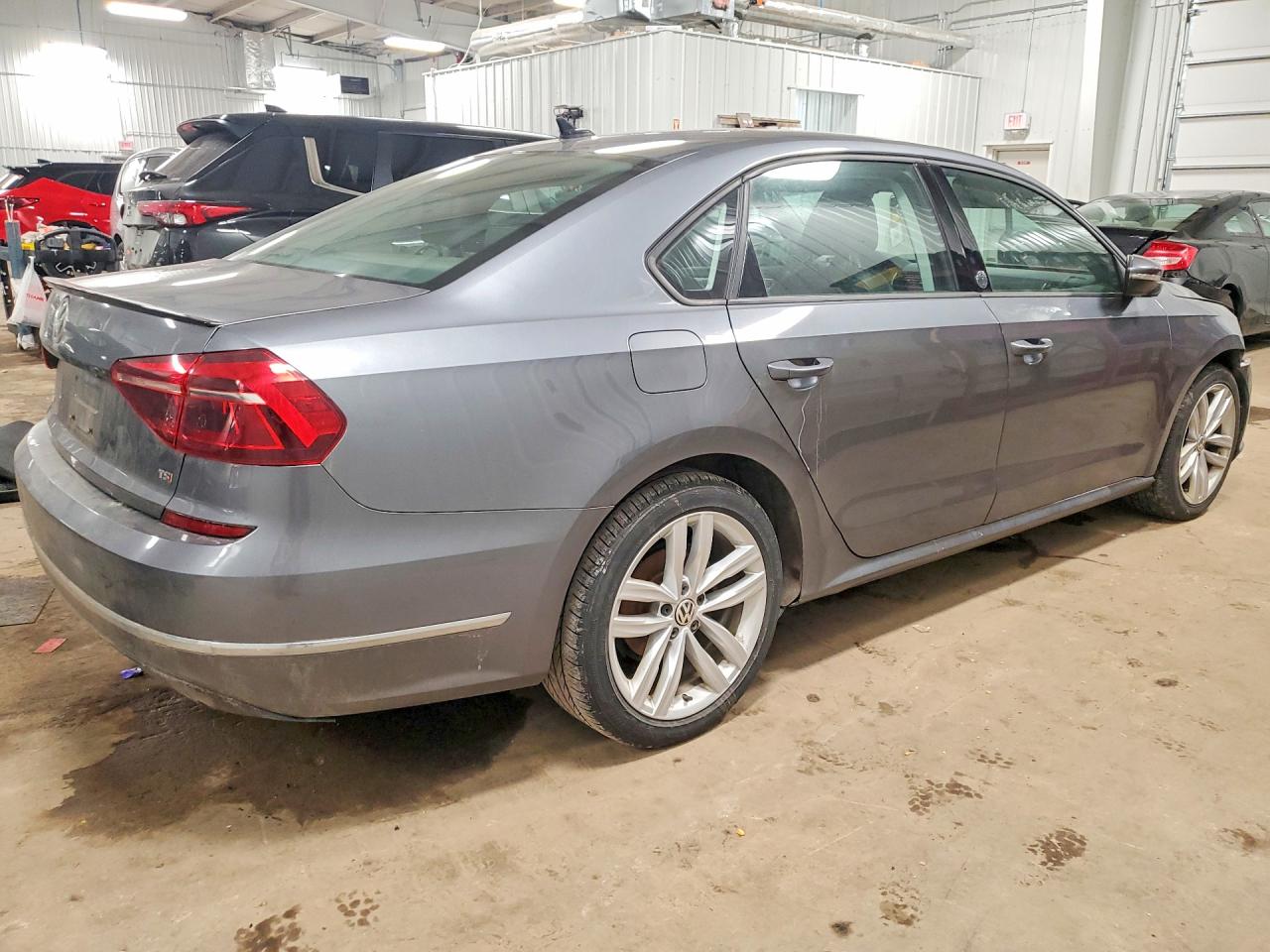 2019 VOLKSWAGEN PASSAT WOLFSBURG photo 3