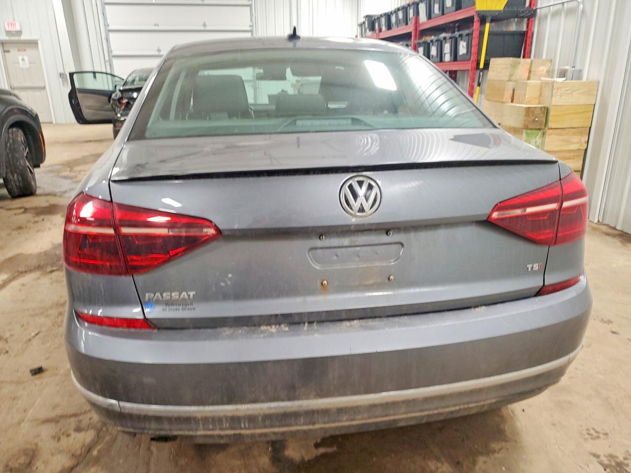 2019 VOLKSWAGEN PASSAT WOLFSBURG photo 6
