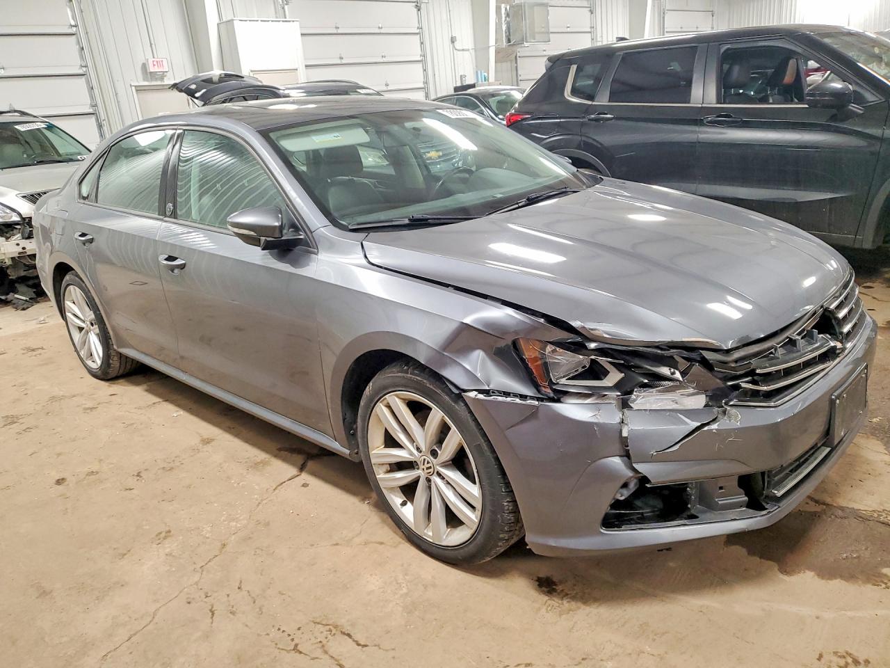 2019 VOLKSWAGEN PASSAT WOLFSBURG photo 4