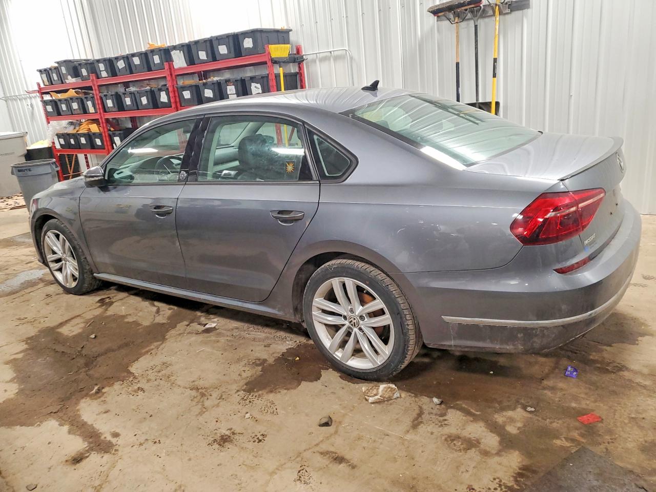 2019 VOLKSWAGEN PASSAT WOLFSBURG photo 2