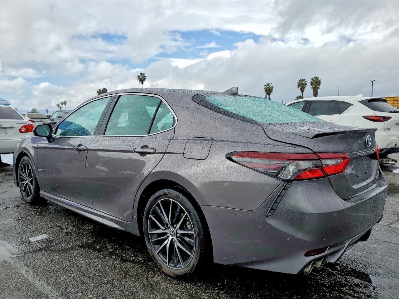 2021 TOYOTA CAMRY SE photo 2