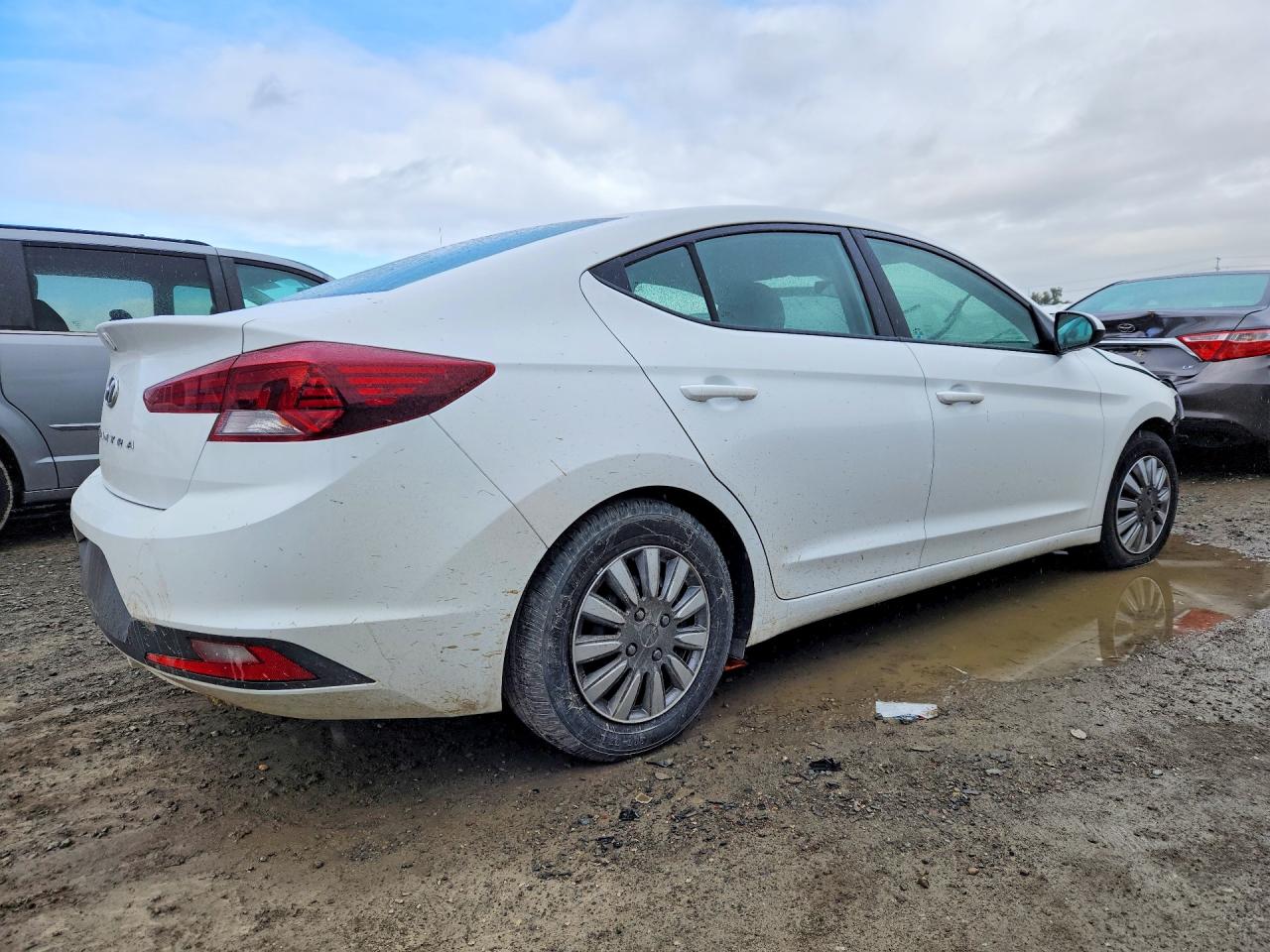 2020 HYUNDAI ELANTRA SE photo 3
