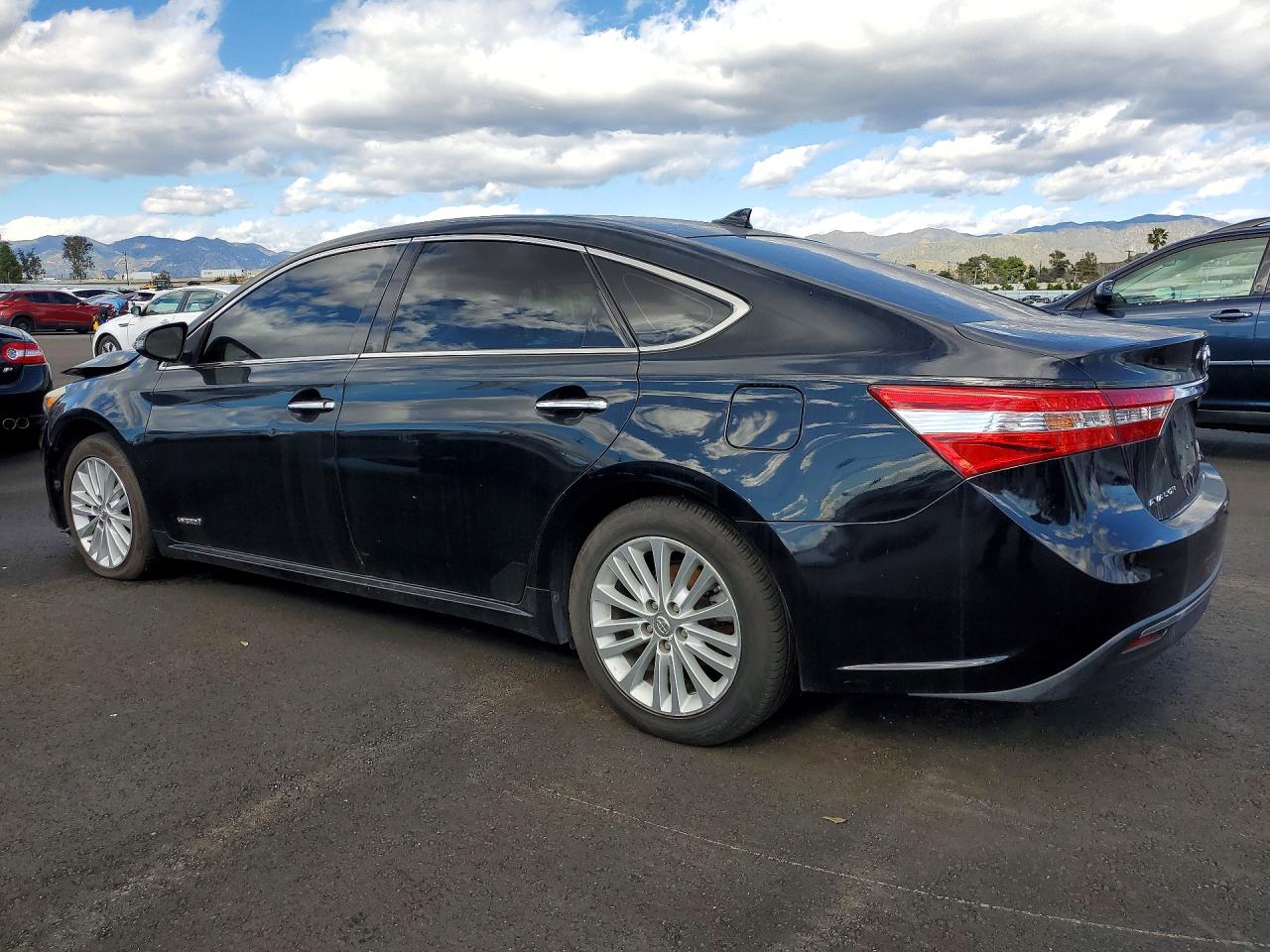 2013 TOYOTA AVALON HYBRID photo 2
