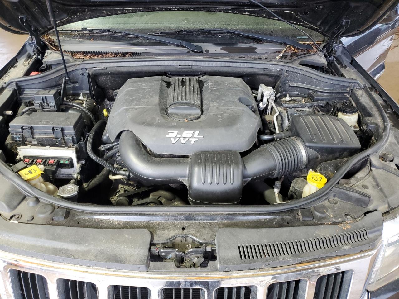 2012 JEEP GRAND CHEROKEE LAREDO photo 34
