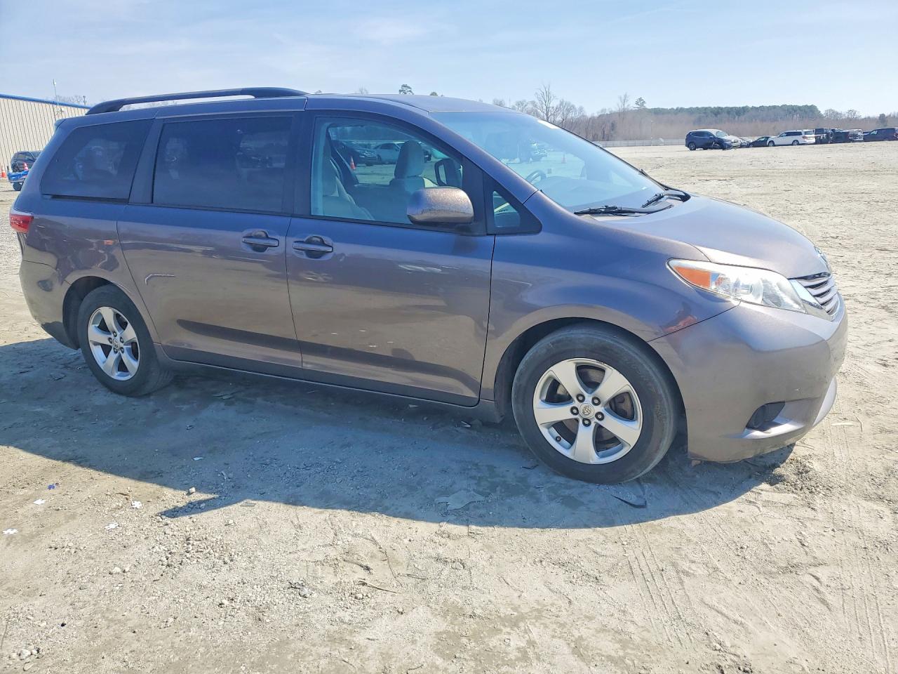 2016 TOYOTA SIENNA LE 8-PASSENGER photo 4