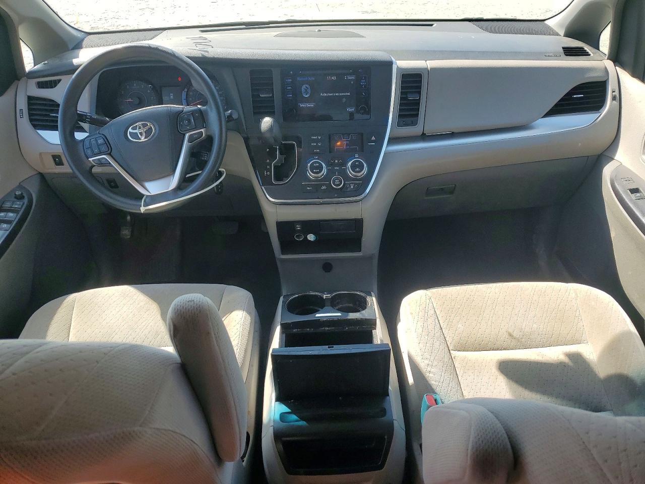 2016 TOYOTA SIENNA LE 8-PASSENGER photo 8