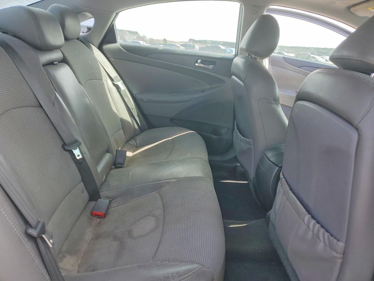 2013 HYUNDAI SONATA SE photo 28