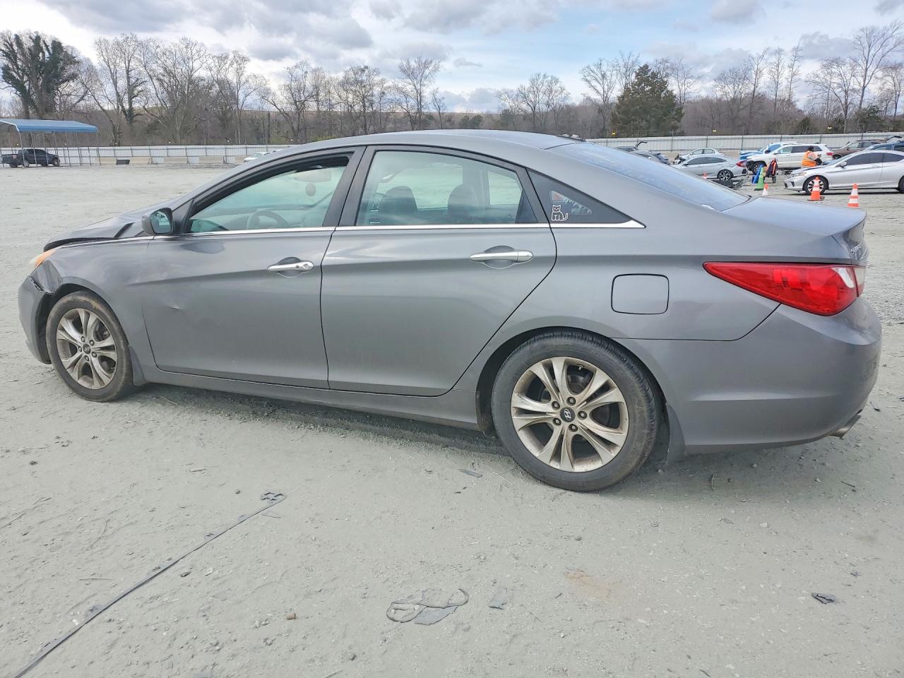 2013 HYUNDAI SONATA SE photo 4