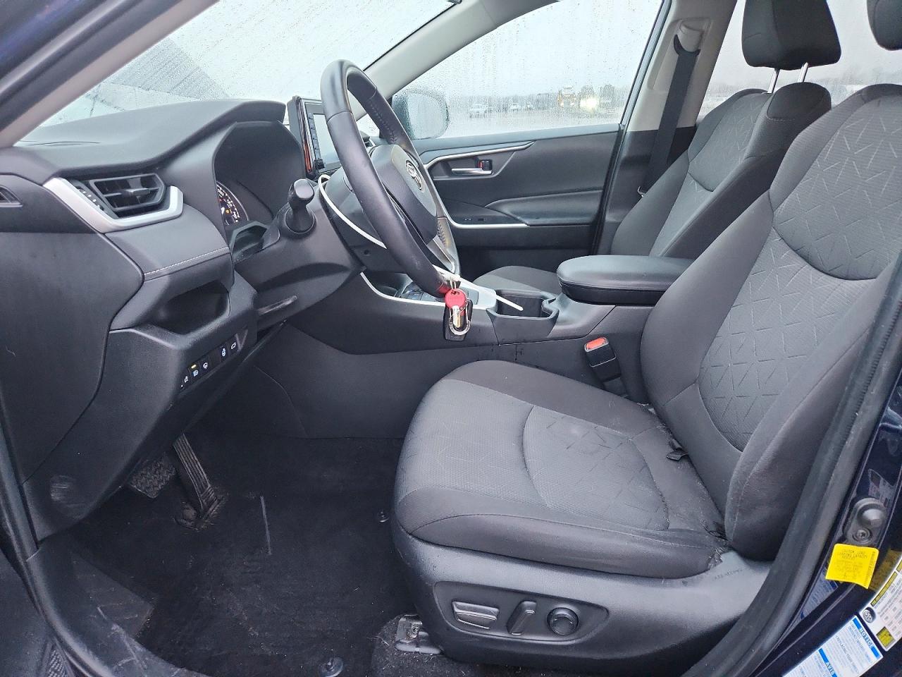 2022 TOYOTA RAV4 XLE photo 7