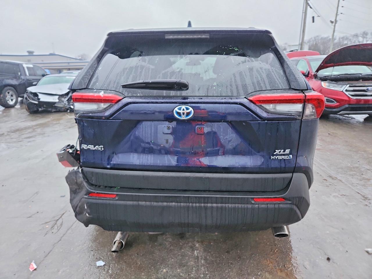 2022 TOYOTA RAV4 XLE photo 6