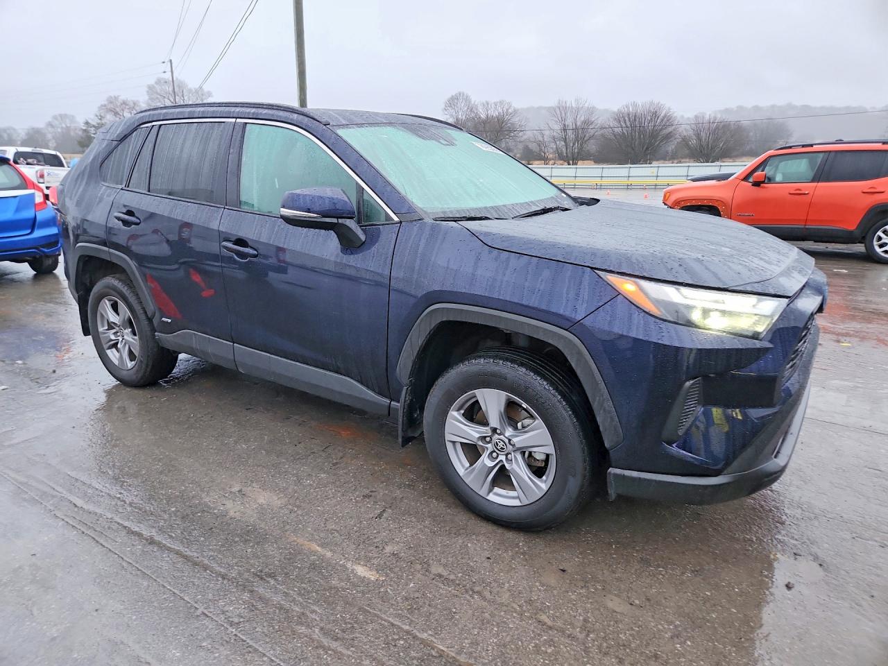 2022 TOYOTA RAV4 XLE photo 4