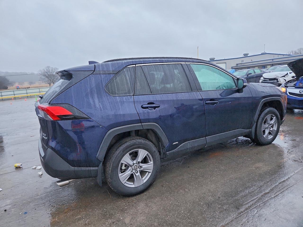2022 TOYOTA RAV4 XLE photo 3