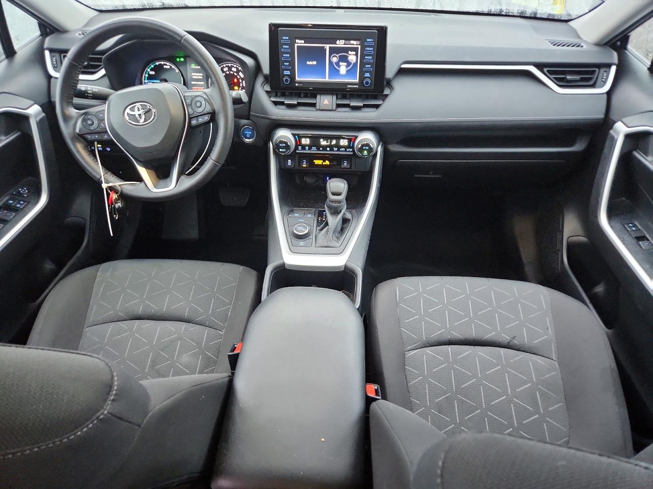 2022 TOYOTA RAV4 XLE photo 8