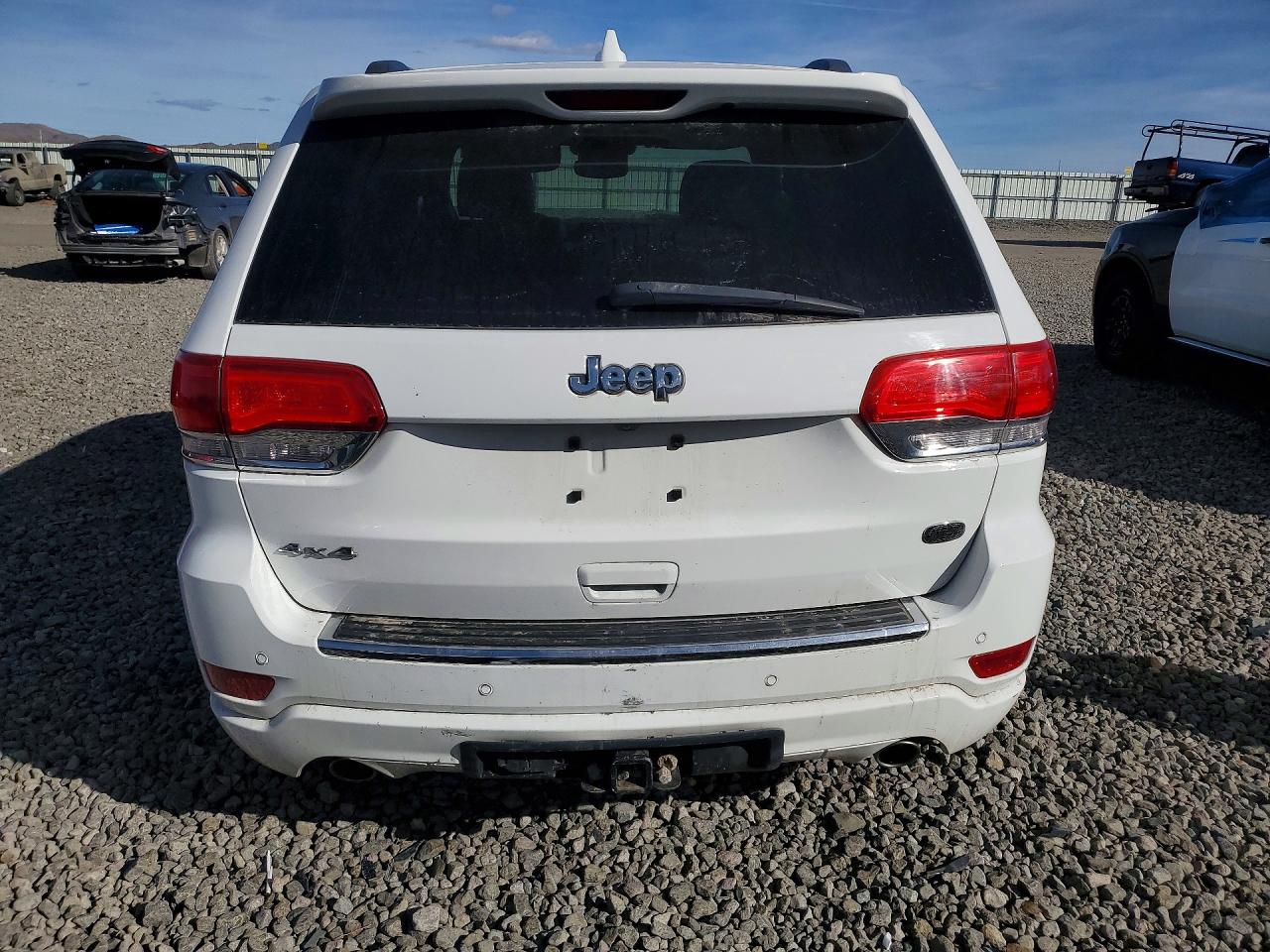 2020 JEEP GRAND CHEROKEE OVERLAND photo 6