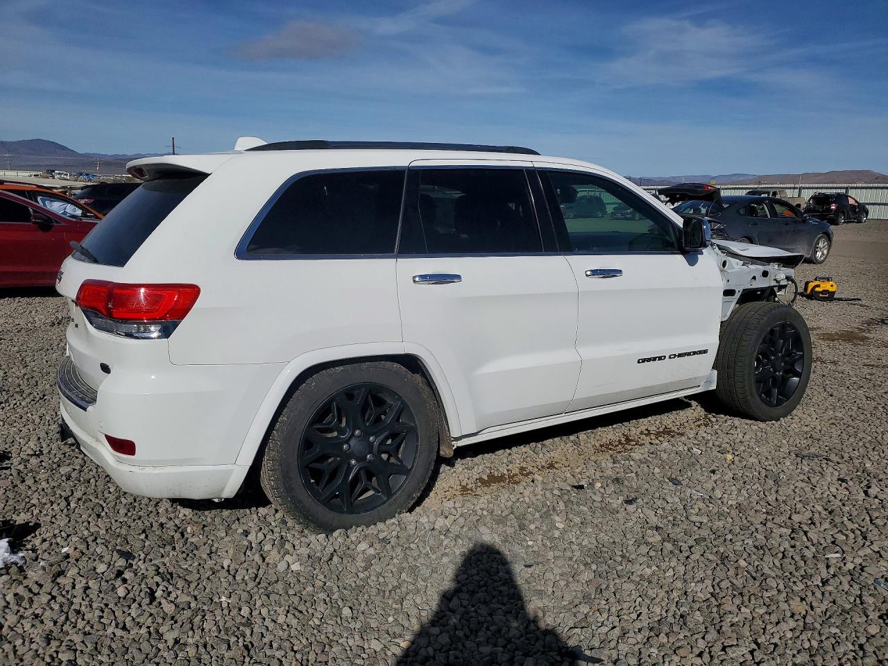 2020 JEEP GRAND CHEROKEE OVERLAND photo 3