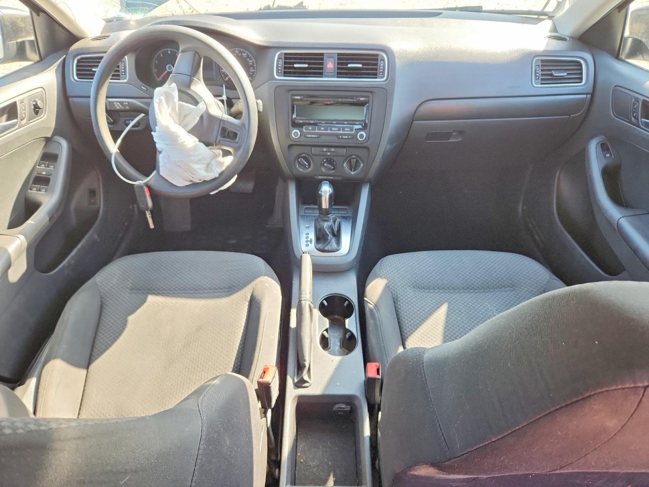 2013 VOLKSWAGEN JETTA BASE photo 22