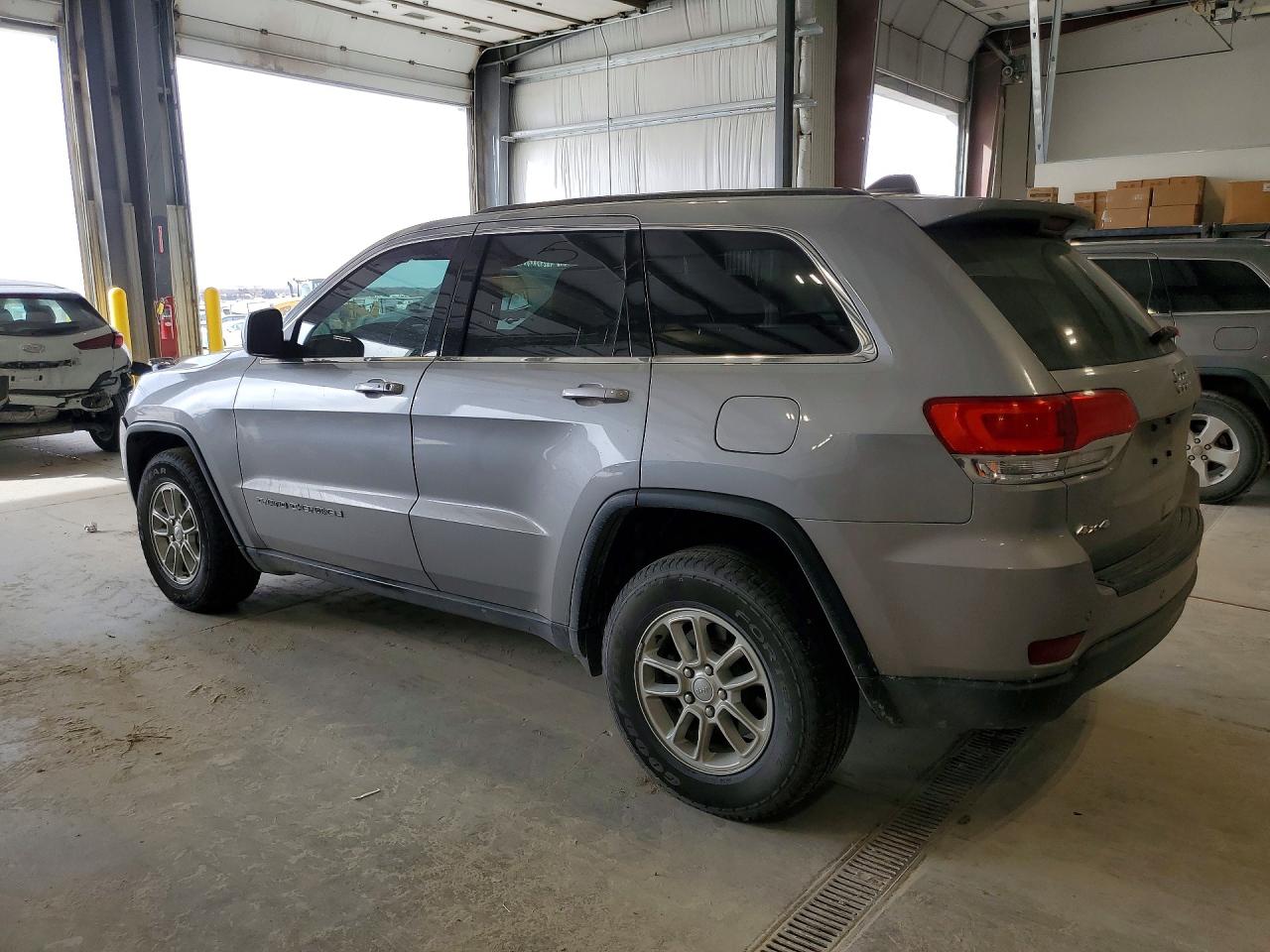 2019 JEEP GRAND CHEROKEE LAREDO photo 4