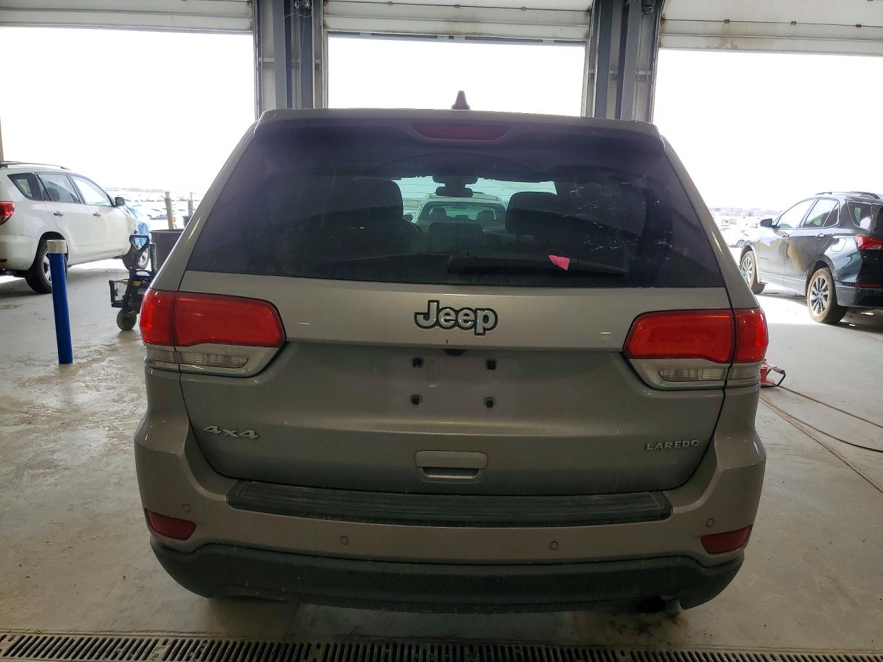 2019 JEEP GRAND CHEROKEE LAREDO photo 16