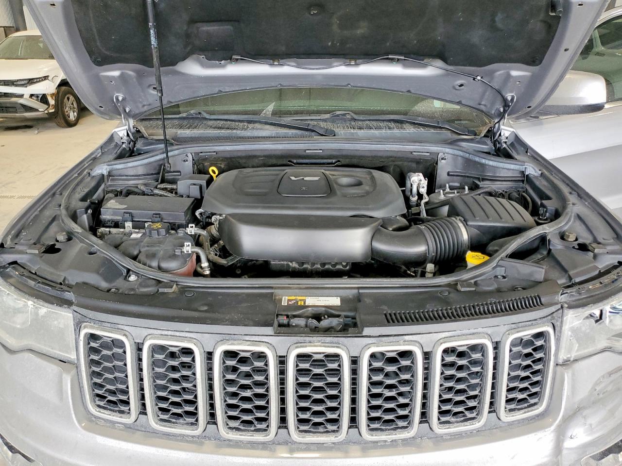 2019 JEEP GRAND CHEROKEE LAREDO photo 34