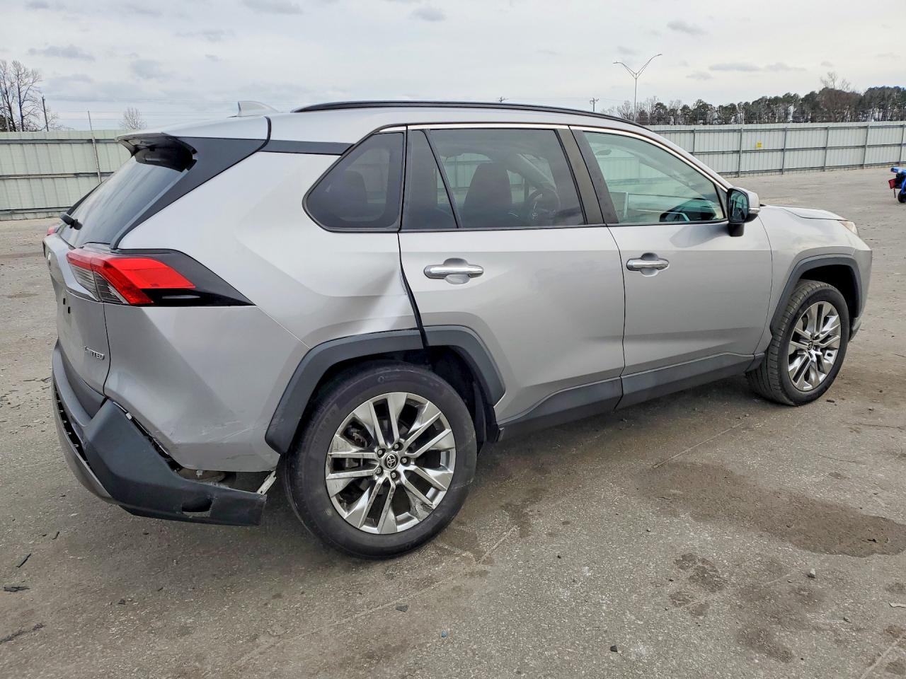 2021 TOYOTA RAV4 LIMITED photo 3