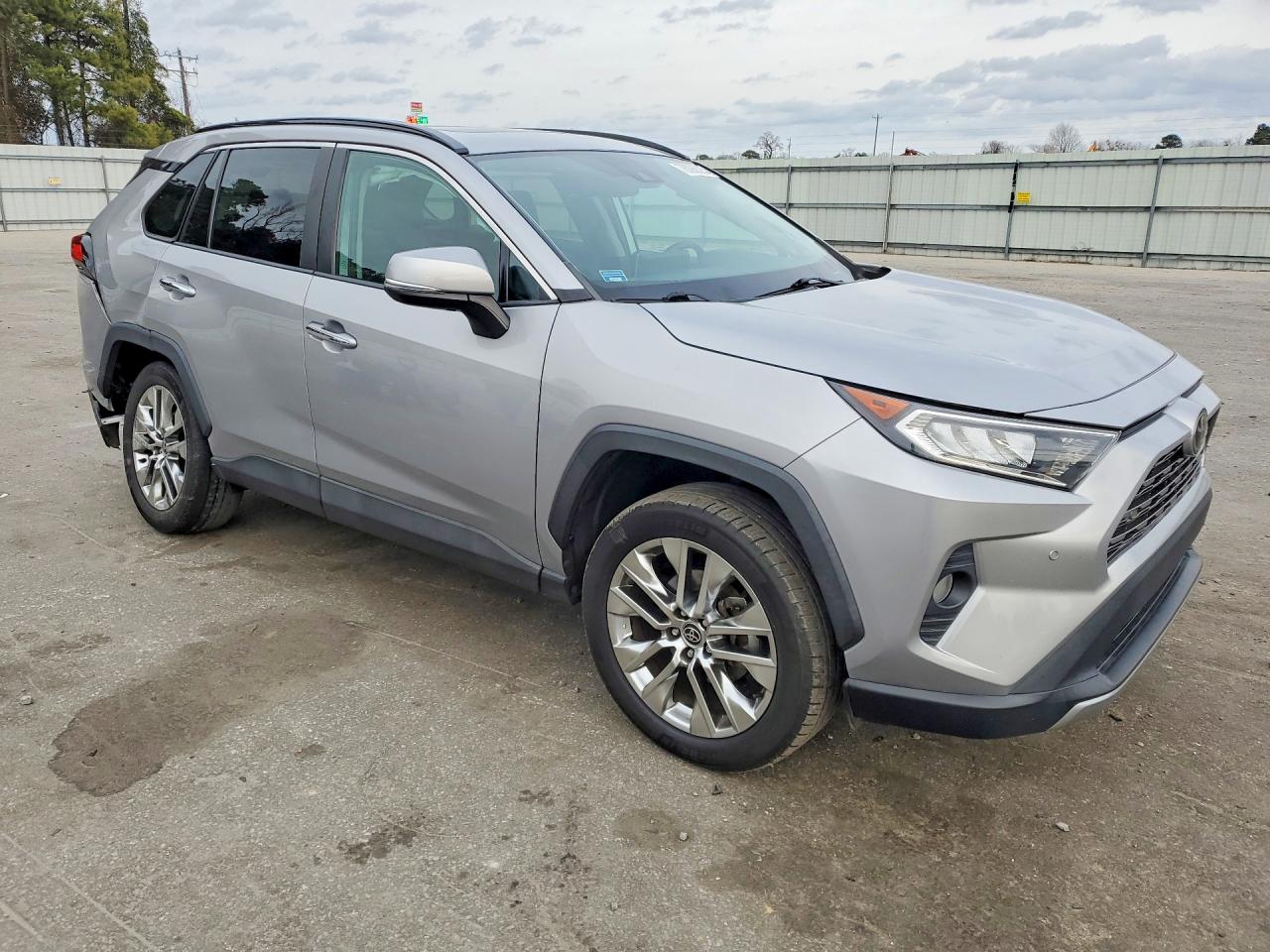 2021 TOYOTA RAV4 LIMITED photo 4