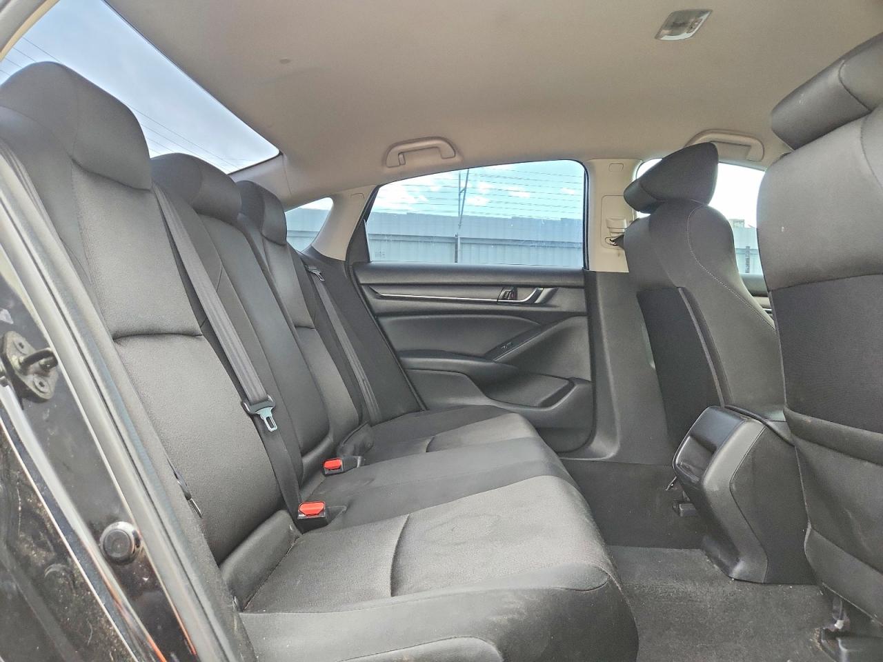 2018 HONDA ACCORD LX photo 10