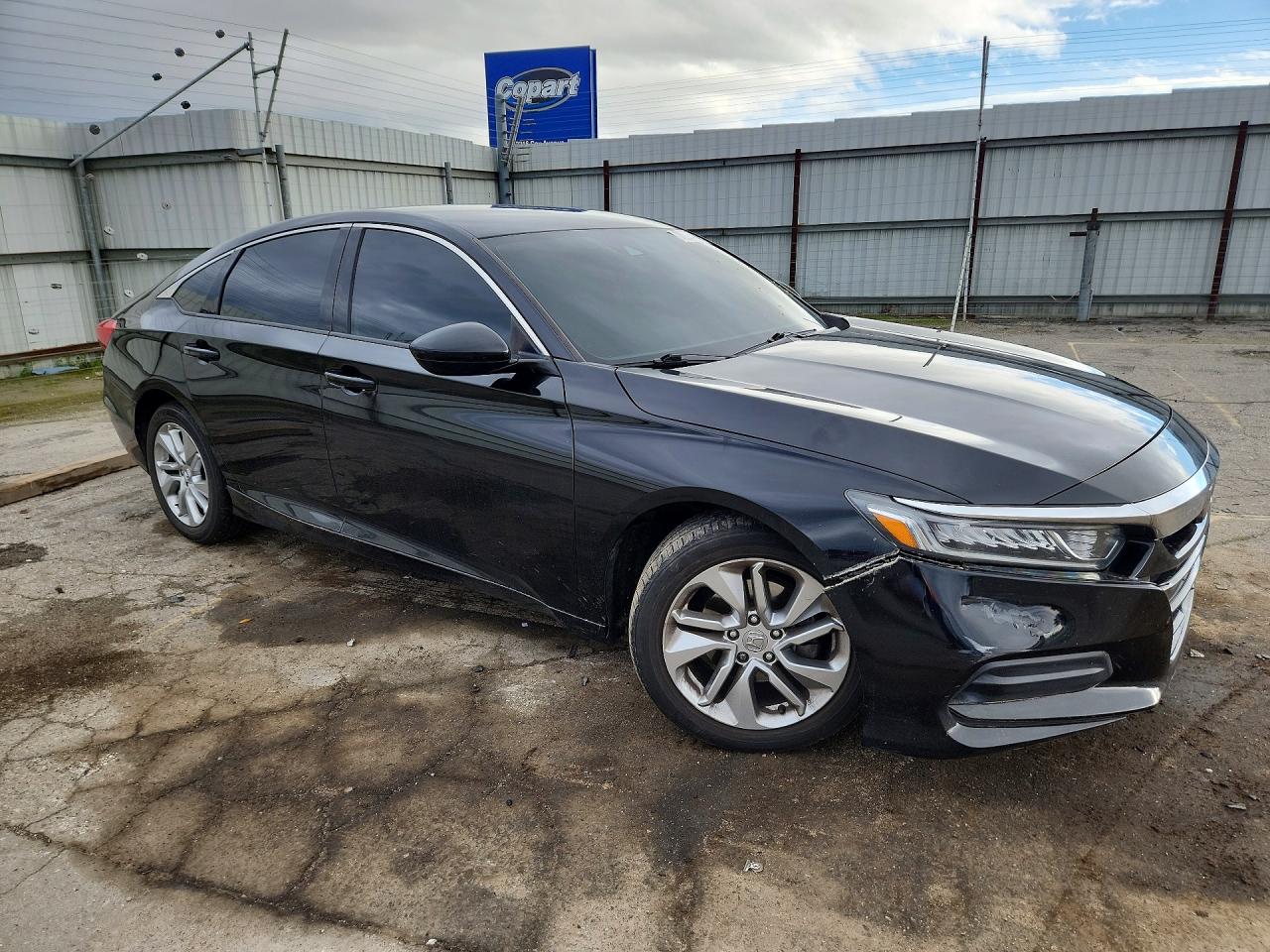 2018 HONDA ACCORD LX photo 4