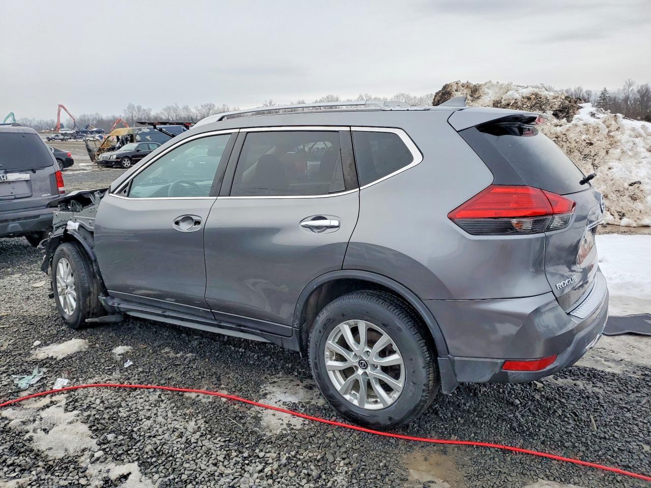 2017 NISSAN ROGUE SV photo 2