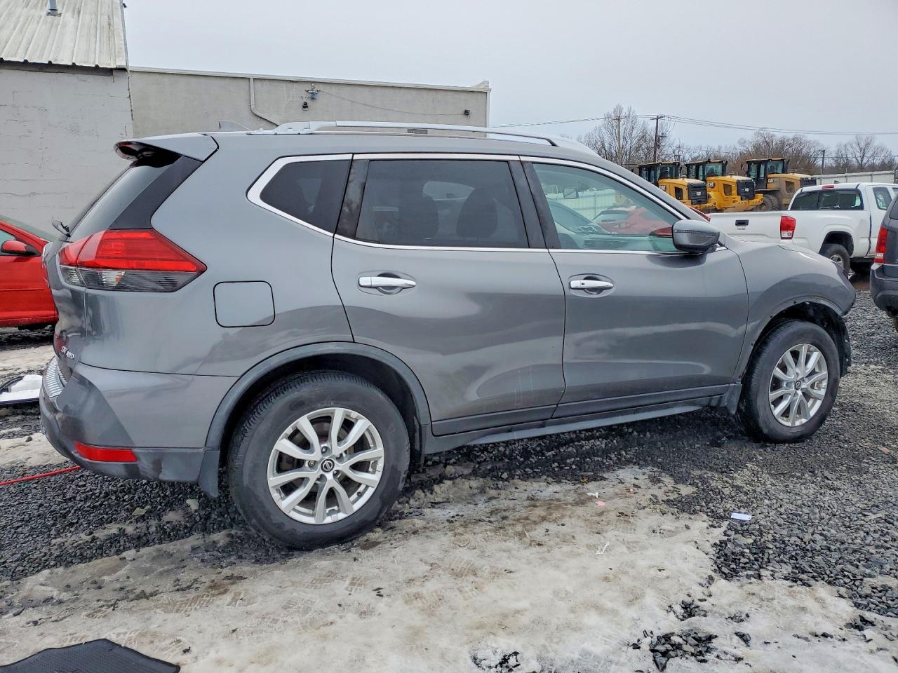 2017 NISSAN ROGUE SV photo 3