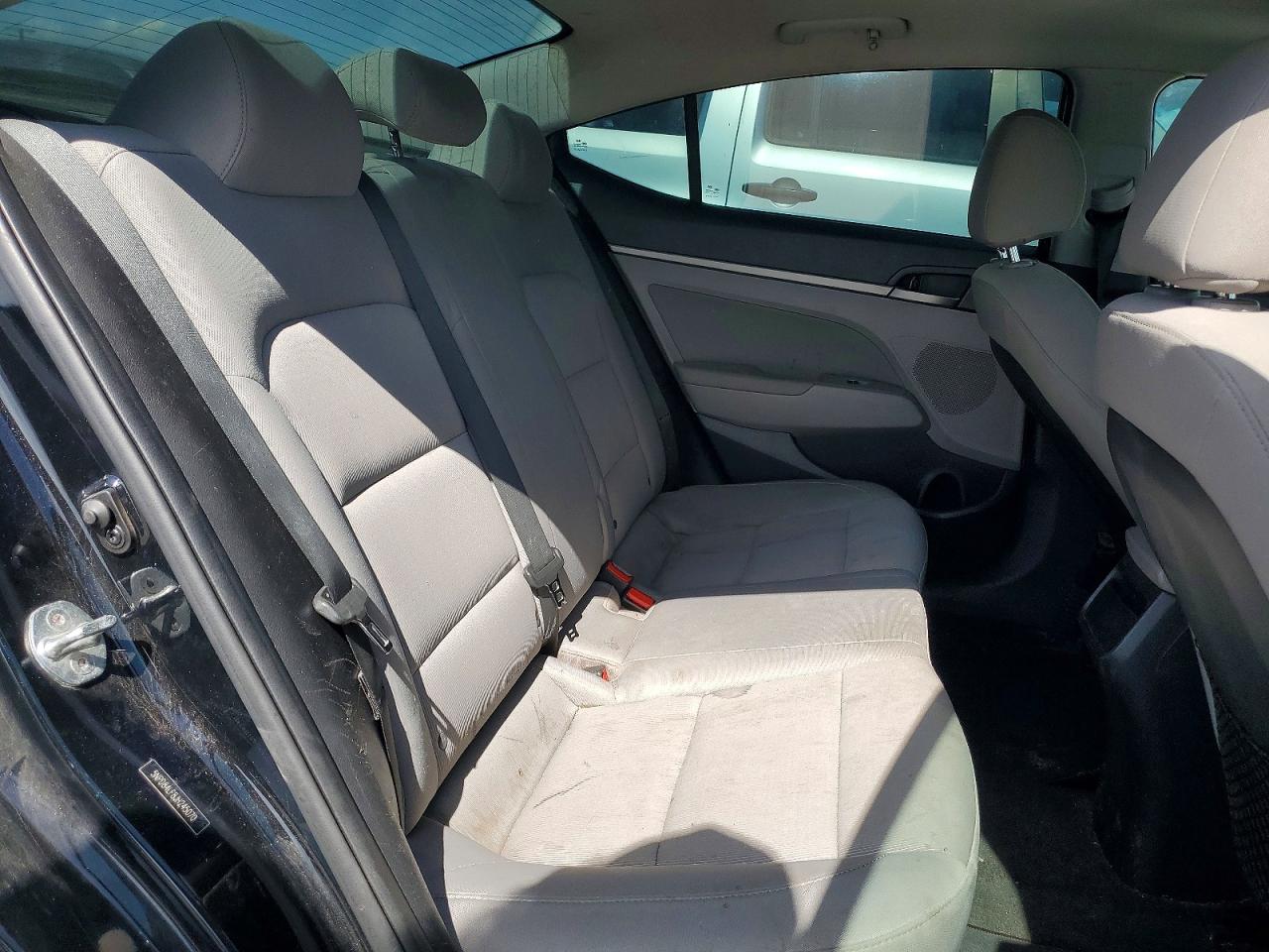 2018 HYUNDAI ELANTRA SEL photo 10