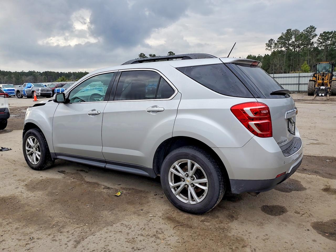 2017 CHEVROLET EQUINOX LT photo 4
