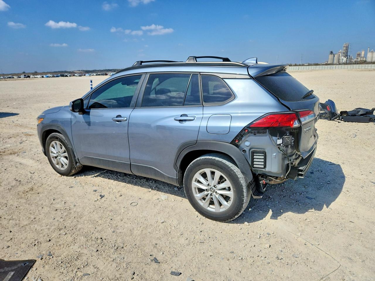 2024 TOYOTA COROLLA CROSS LE photo 3