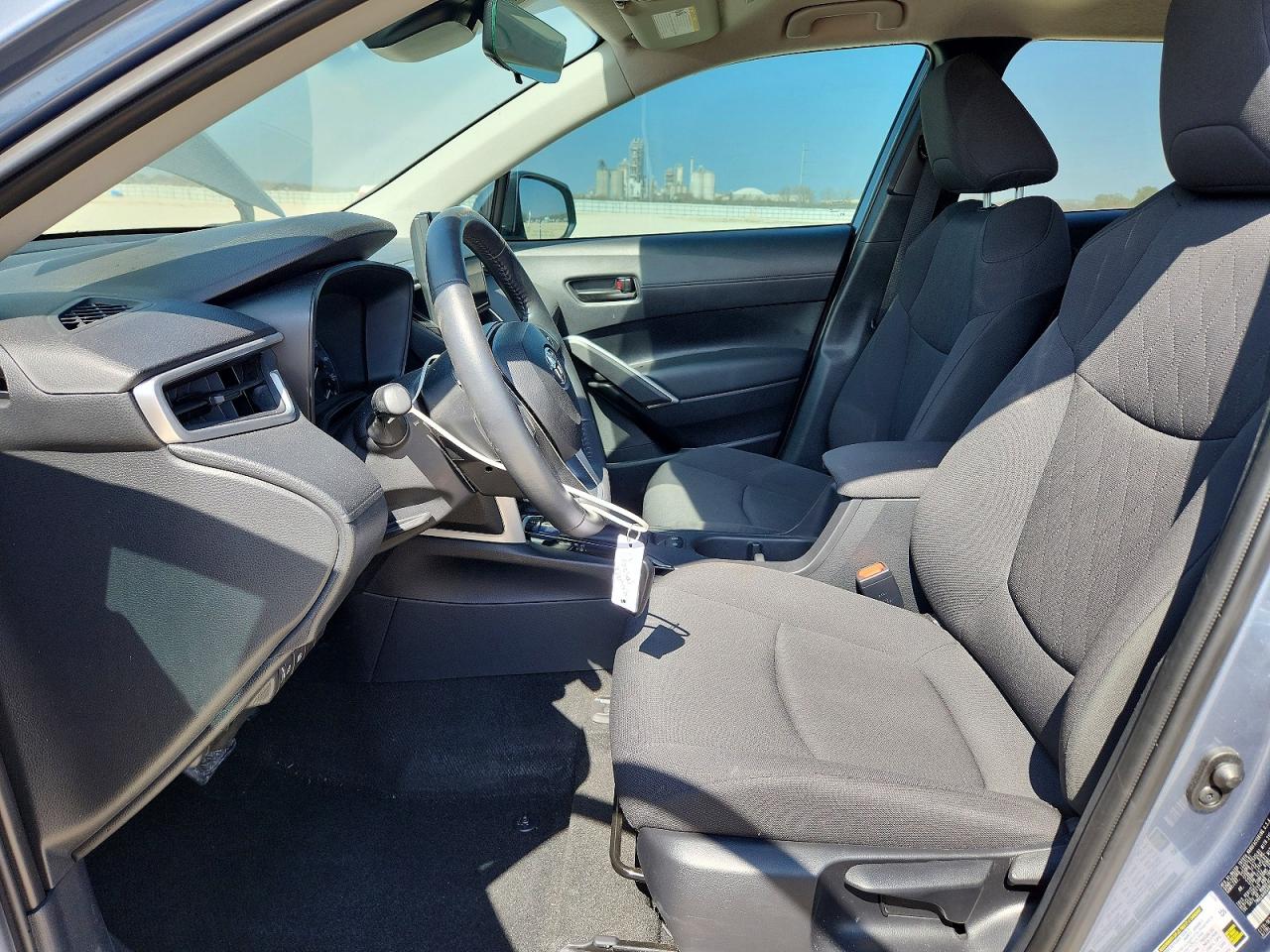 2024 TOYOTA COROLLA CROSS LE photo 13